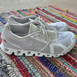 On Cloud Womens Shoes  Size 8